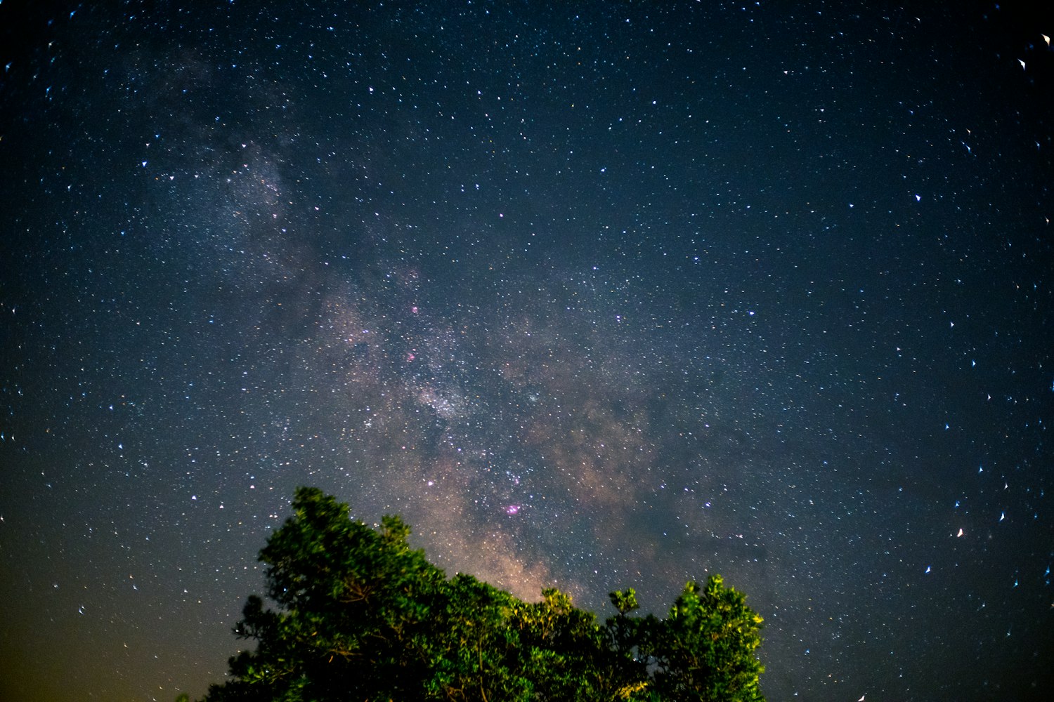 夜晚天空中我们看到的星星都是什么.夜晚天空中能看见的星系