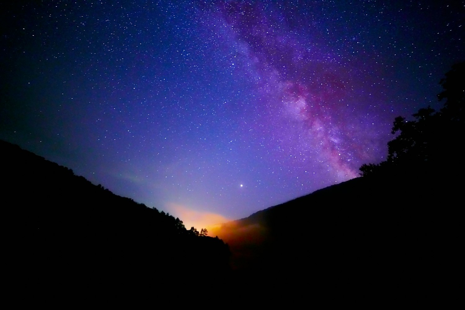 有星星的宇宙外面有什么？〃星星里面有什么东西